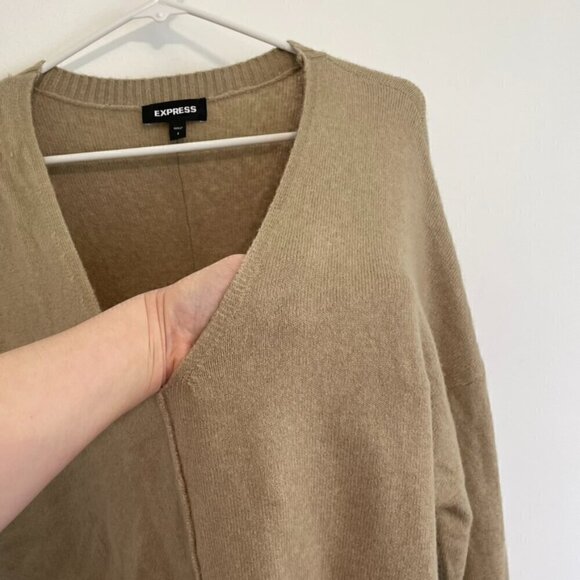 EXPRESS Solid Taupe Tan ? Deep V-Neck Long Sleeve Dolman Sleeve Slouchy Sweater - Picture 6 of 14